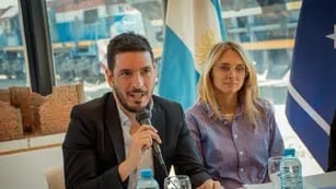 Río Tercero. El intendente Marcos Ferrer y la diputada nacional gabriela Brouwer de Komning,l cuando en 2022 presentaron el proyecto de Universidad Nacional de Rio Tercero.